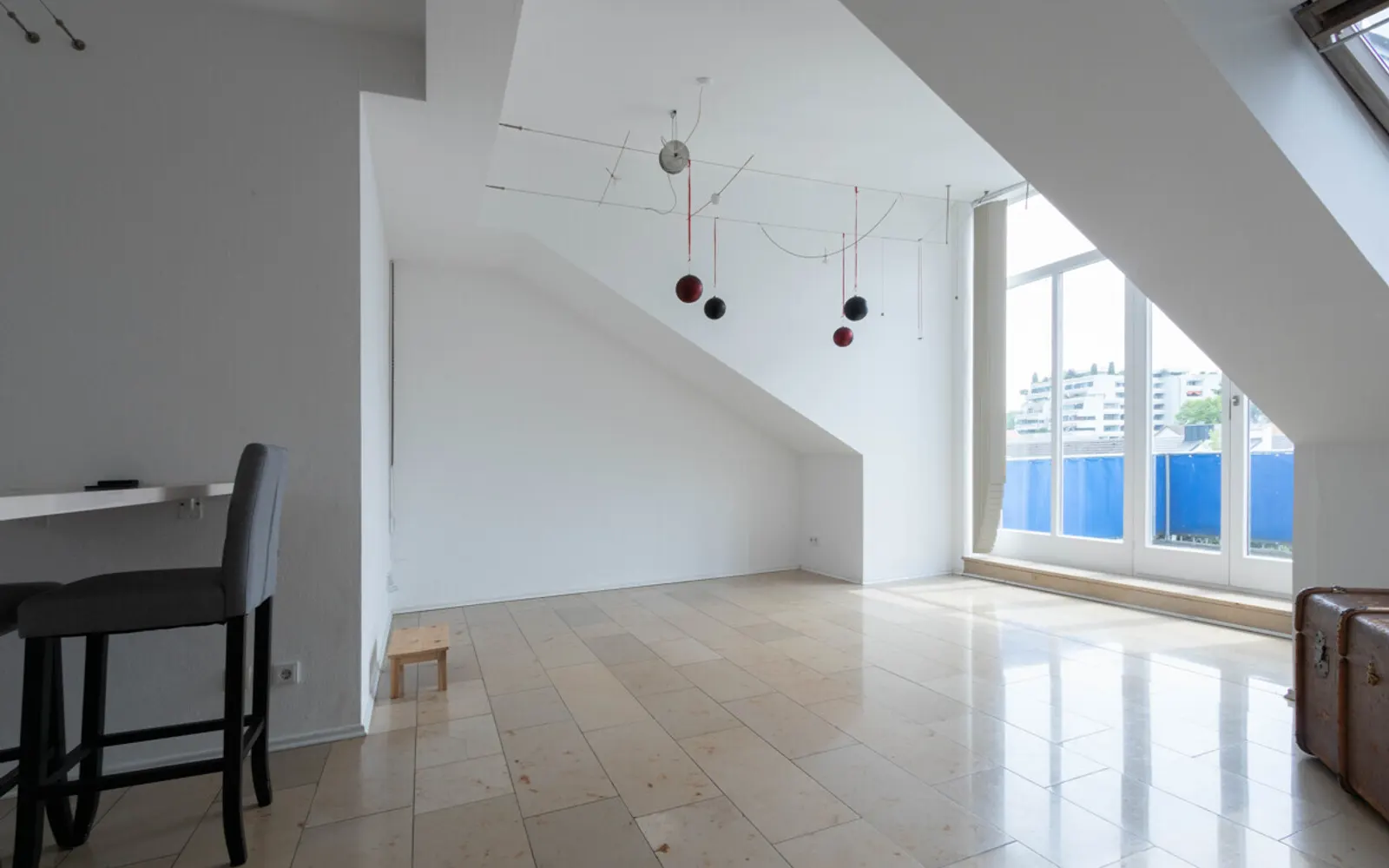 4-Zimmer-Dachgeschosswohnung mit Balkon - Bild 2