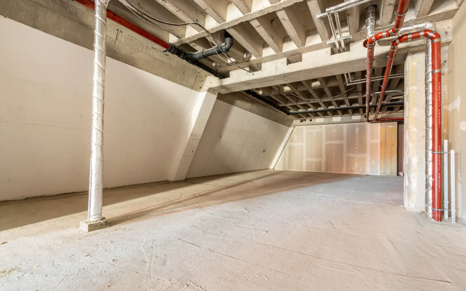 Dachgeschoss-Lager mit viel Platz – 500 m² in Top-Lage - Bild 4