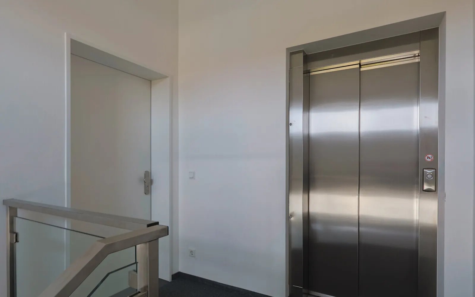 Hochwertige Penthouse-Wohnung mit weitläufiger Dachterrasse in Ingolstadt-Hollerstauden! - Bild 14