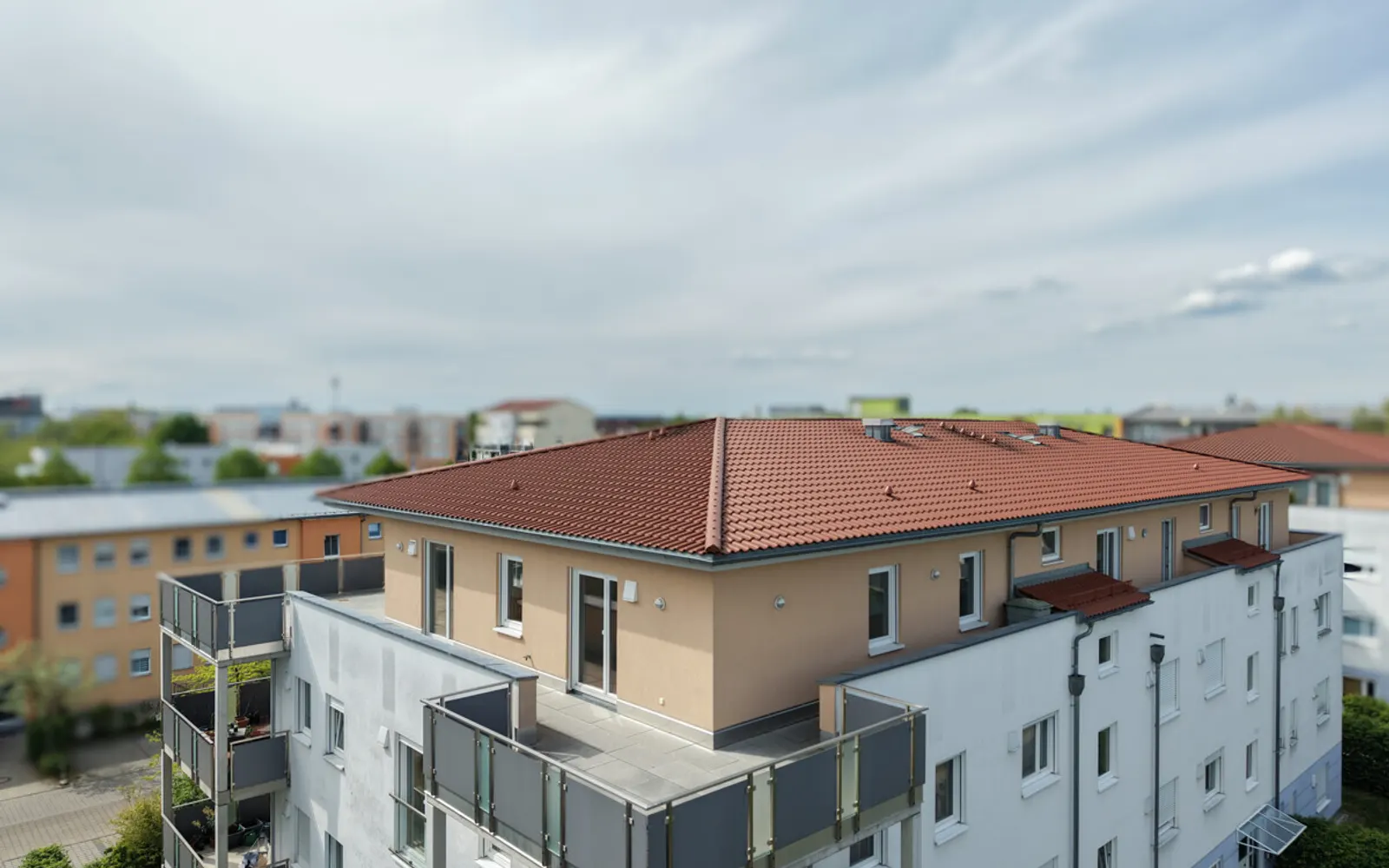 Hochwertige Penthouse-Wohnung mit weitläufiger Dachterrasse in Ingolstadt-Hollerstauden! - Bild 2