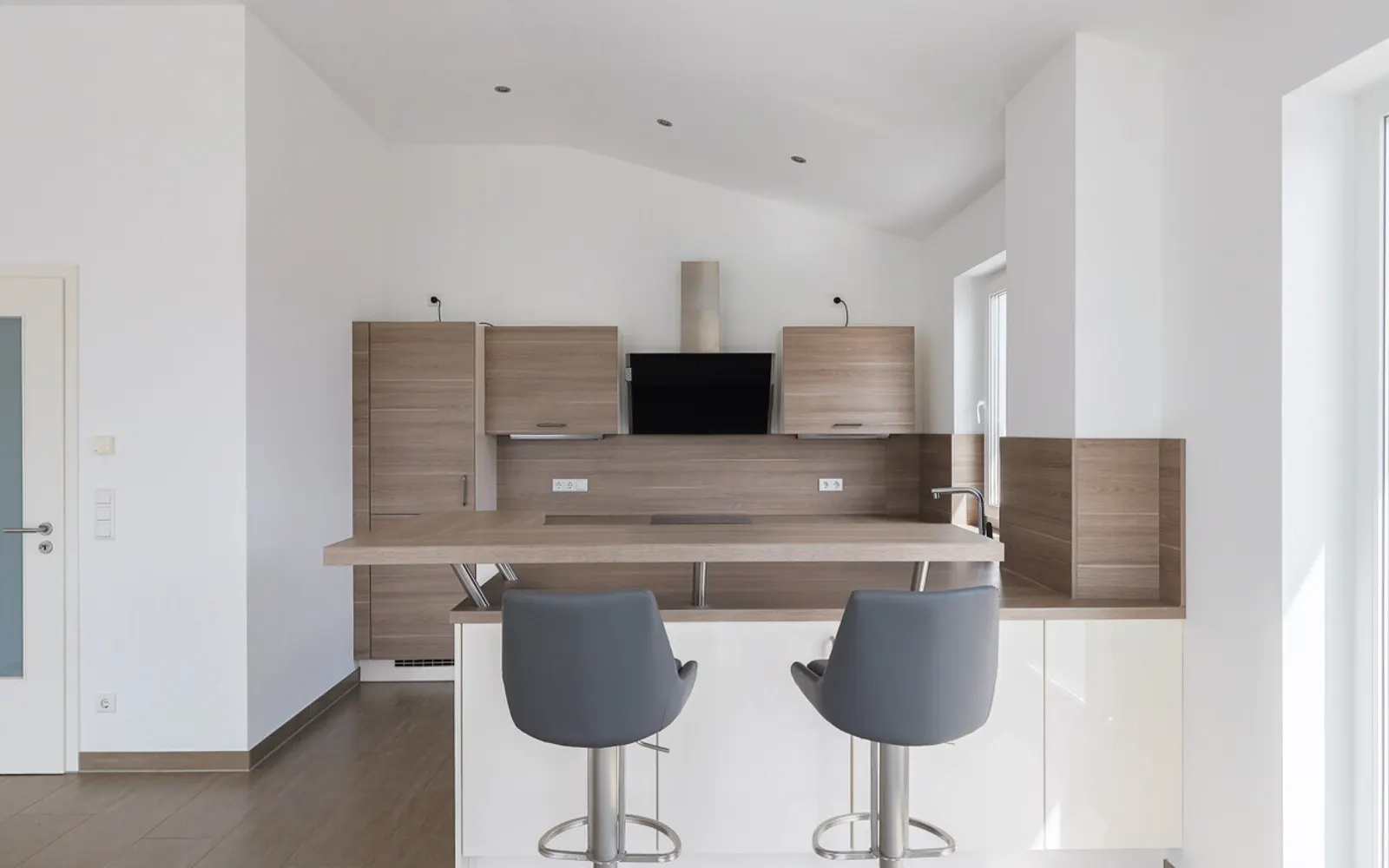 Hochwertige Penthouse-Wohnung mit weitläufiger Dachterrasse in Ingolstadt-Hollerstauden! - Bild 9
