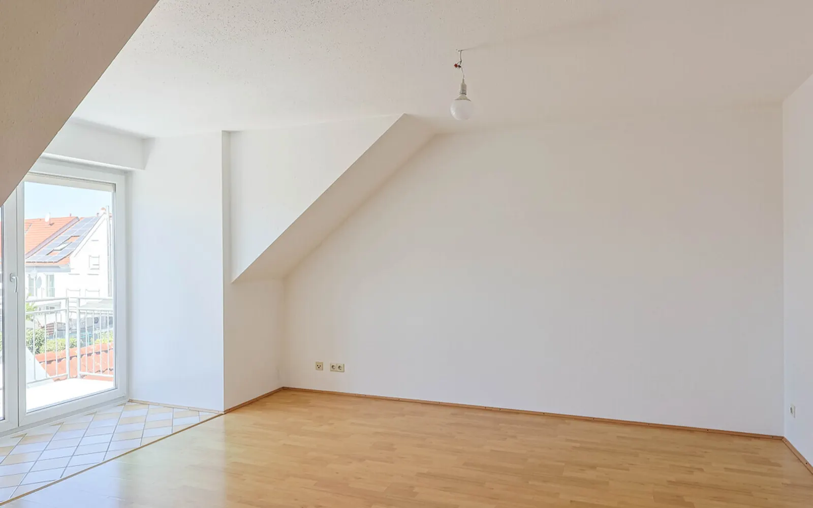 Lichtdurchflutete 3-Zimmer-Wohnung mit ausgebautem Dachboden - Bild 2