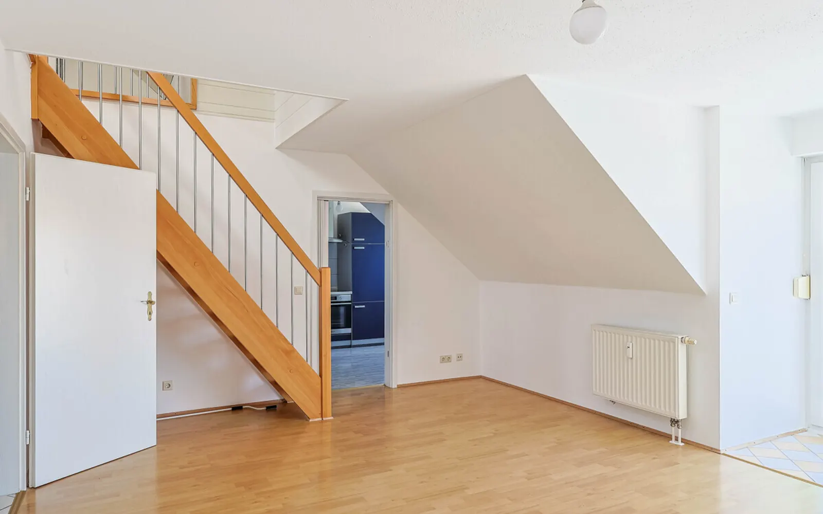 Lichtdurchflutete 3-Zimmer-Wohnung mit ausgebautem Dachboden - Bild 3