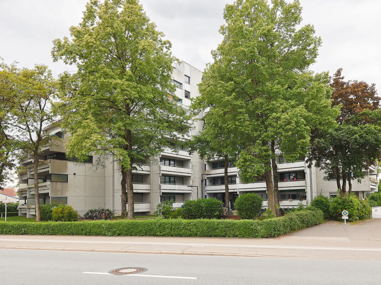 Wohnen mit Urlaubsflair: 3-Zimmer-Wohnung in Ingolstadt mit Gemeinschaftspool - Bild 1
