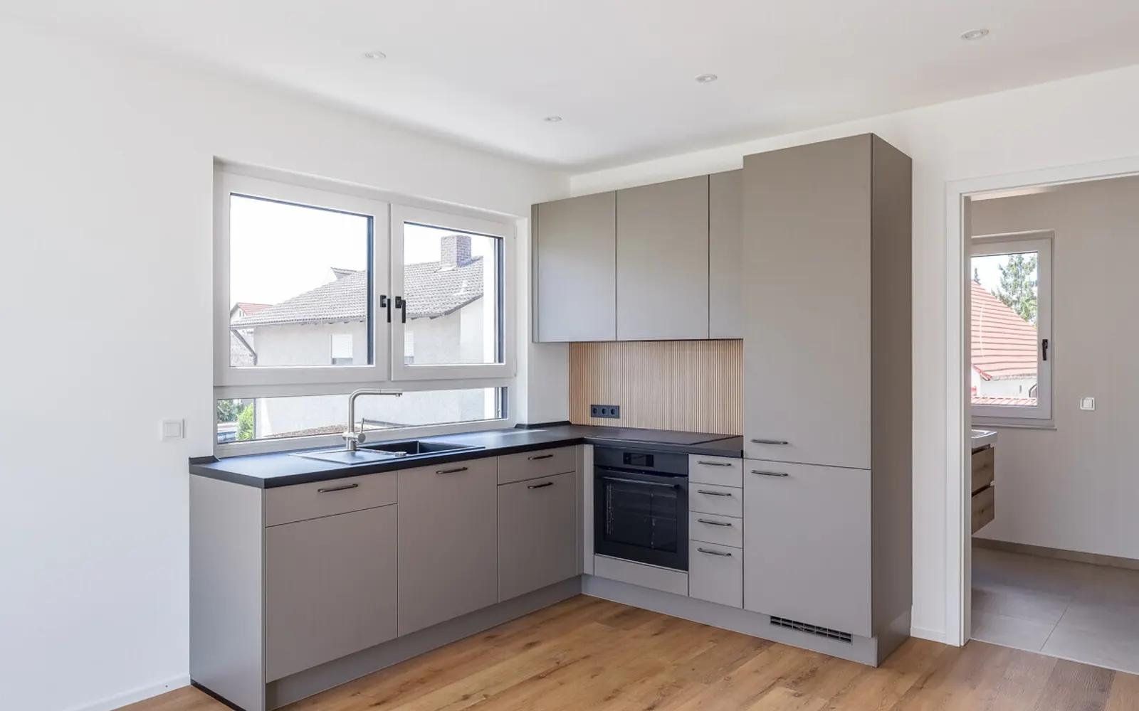 Moderne 2-Zimmer-Wohnung in zentraler Lage - Bild 1