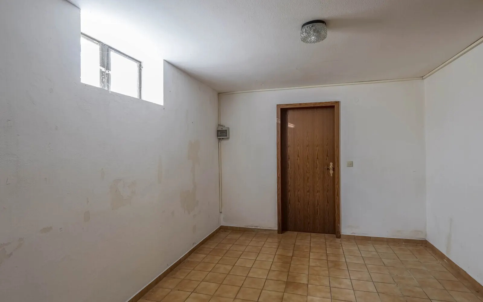 Weitläufiges Einfamilienhaus mit kleinem Garten und Terrasse in Kösching! - Bild 24