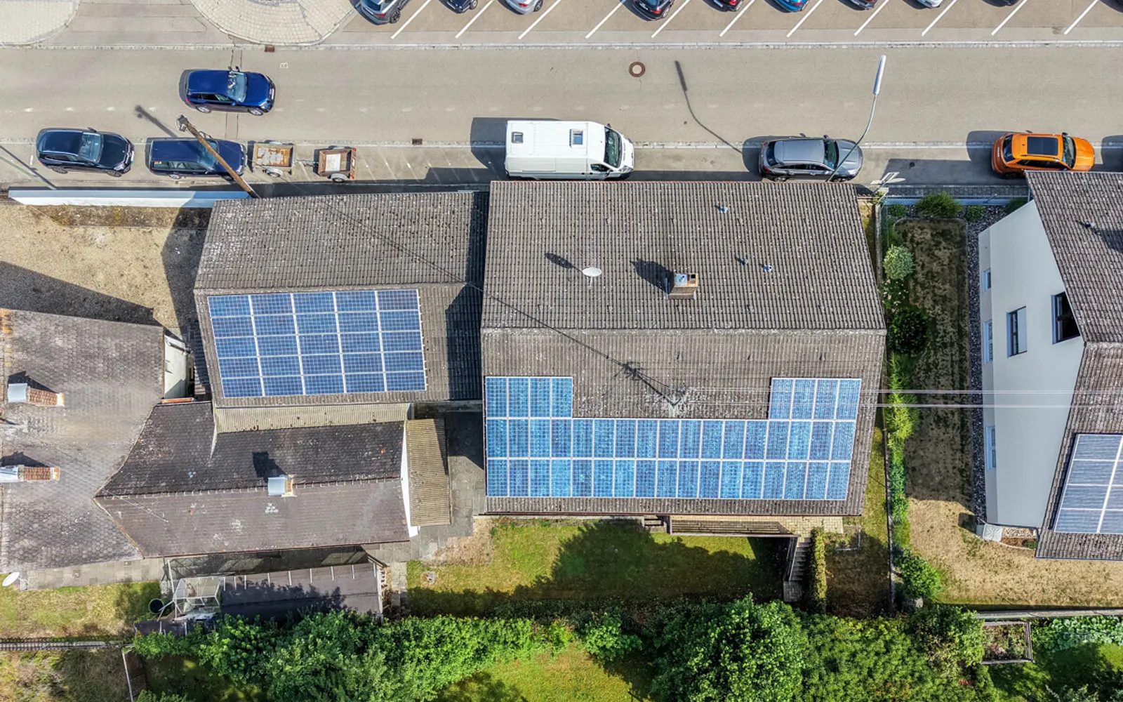Weitläufiges Einfamilienhaus mit kleinem Garten und Terrasse in Kösching! - Bild 3