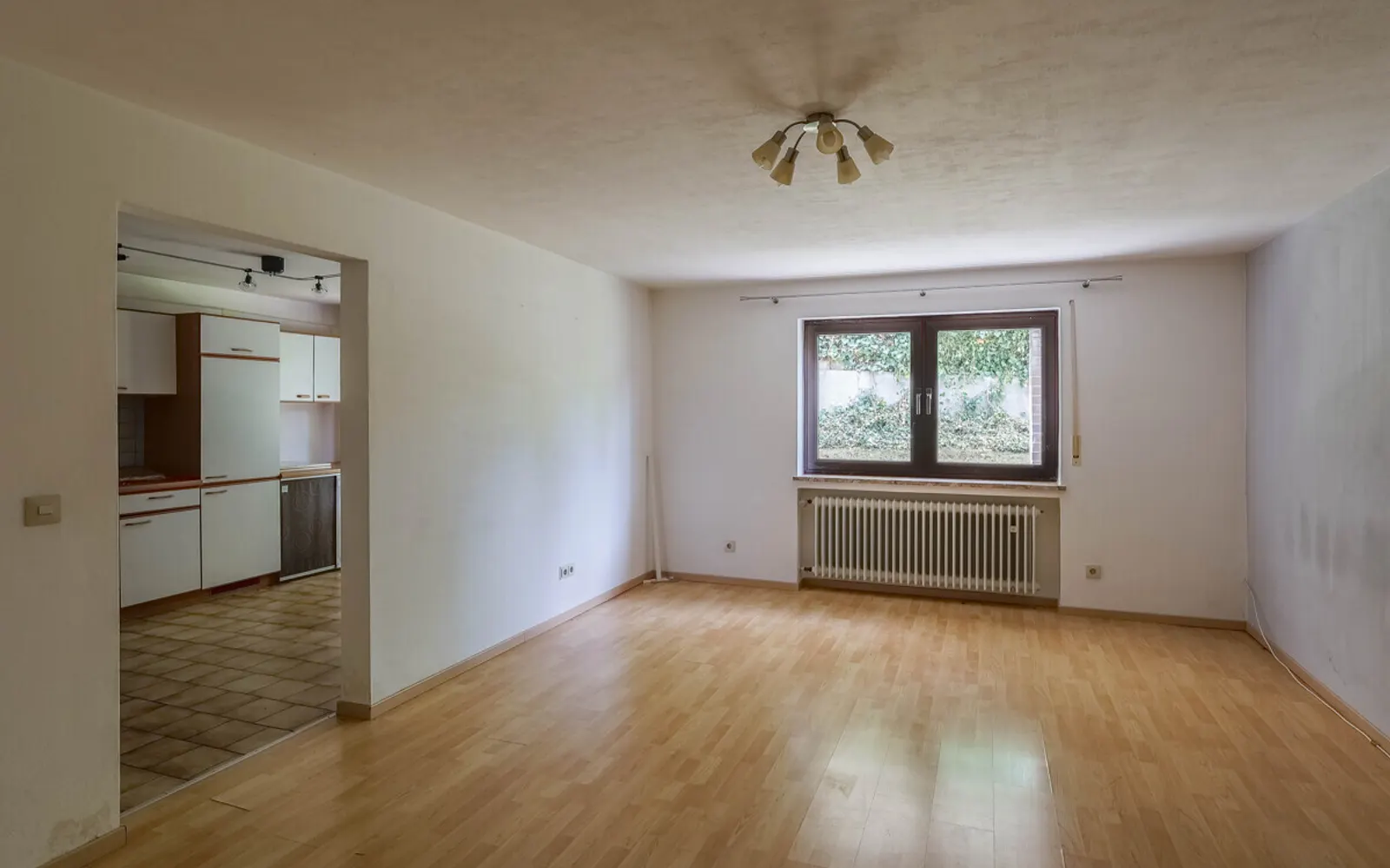 Weitläufiges Einfamilienhaus mit kleinem Garten und Terrasse in Kösching! - Bild 19