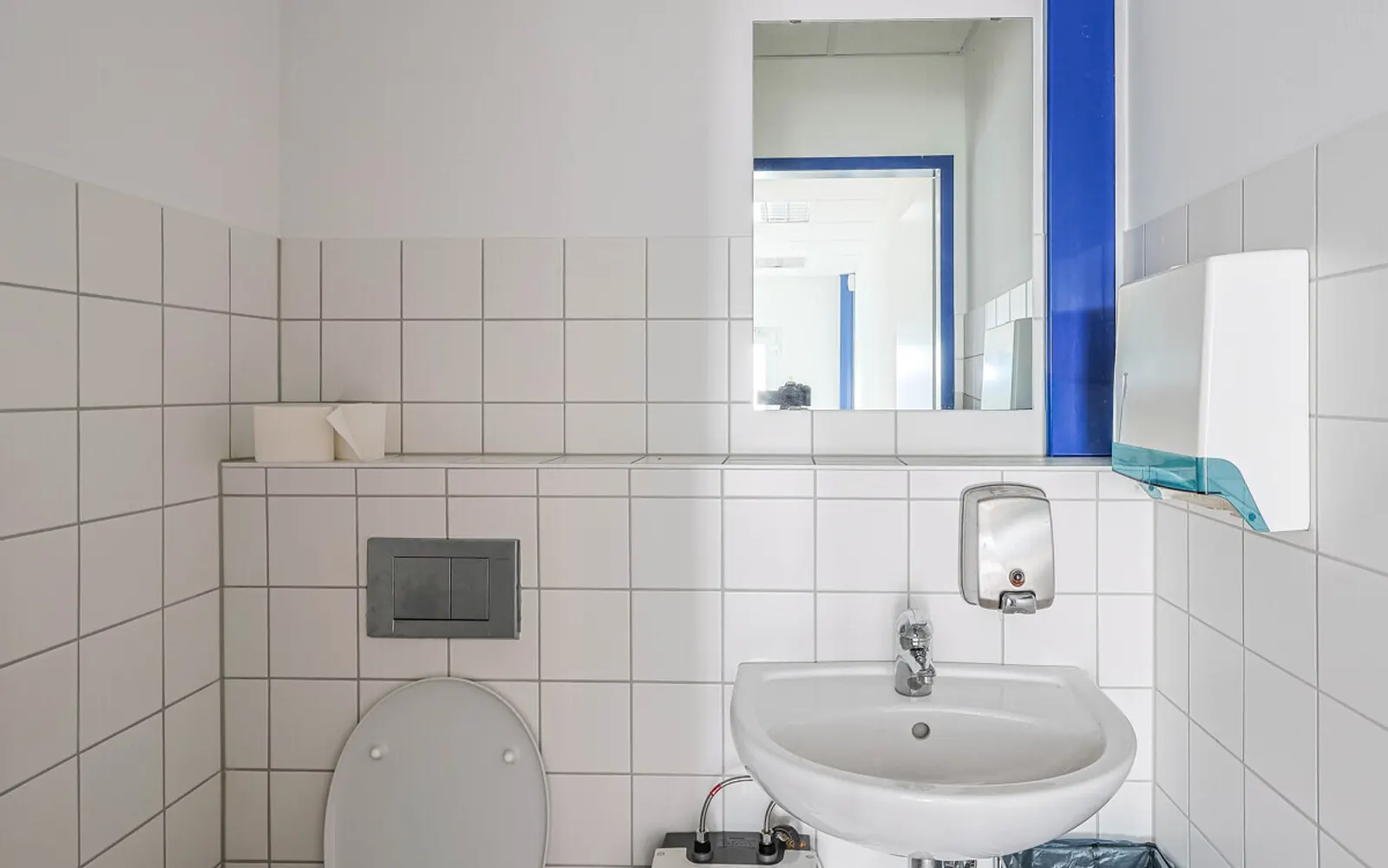 Perfekter Standort für Ihr Unternehmen: Moderne Halle mit komfortablen Büroflächen - Bild 11