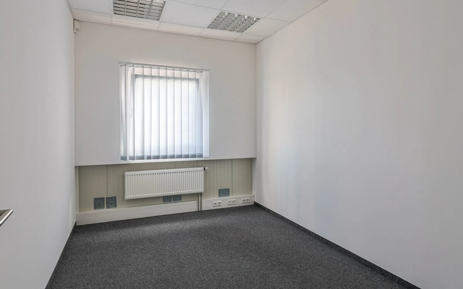 Perfekter Standort für Ihr Unternehmen: Moderne Halle mit komfortablen Büroflächen - Bild 13