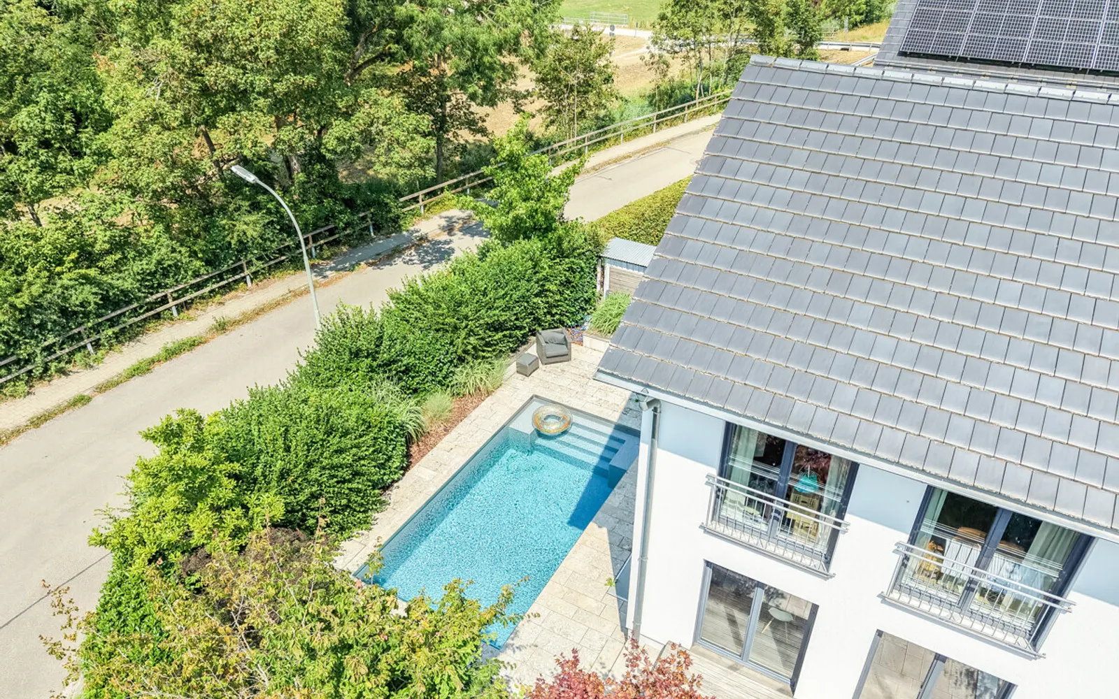 Eleganz trifft Nachhaltigkeit – Luxuriöses Einfamilienhaus in Ingolstadt-Gerolfing - Bild 4
