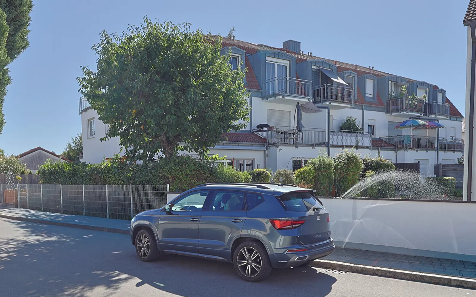 Zweifacher Balkon, viel Licht, viel Platz: Attraktive 3-Zimmer-Dachgeschosswohnung - Bild 2