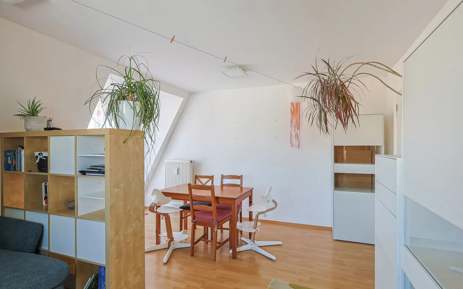 Zweifacher Balkon, viel Licht, viel Platz: Attraktive 3-Zimmer-Dachgeschosswohnung - Bild 5