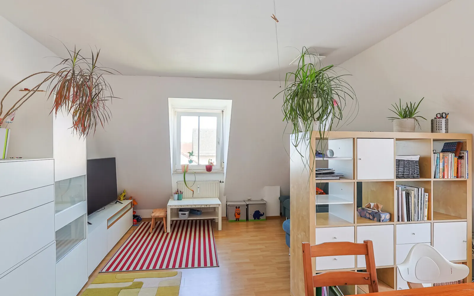 Zweifacher Balkon, viel Licht, viel Platz: Attraktive 3-Zimmer-Dachgeschosswohnung - Bild 4