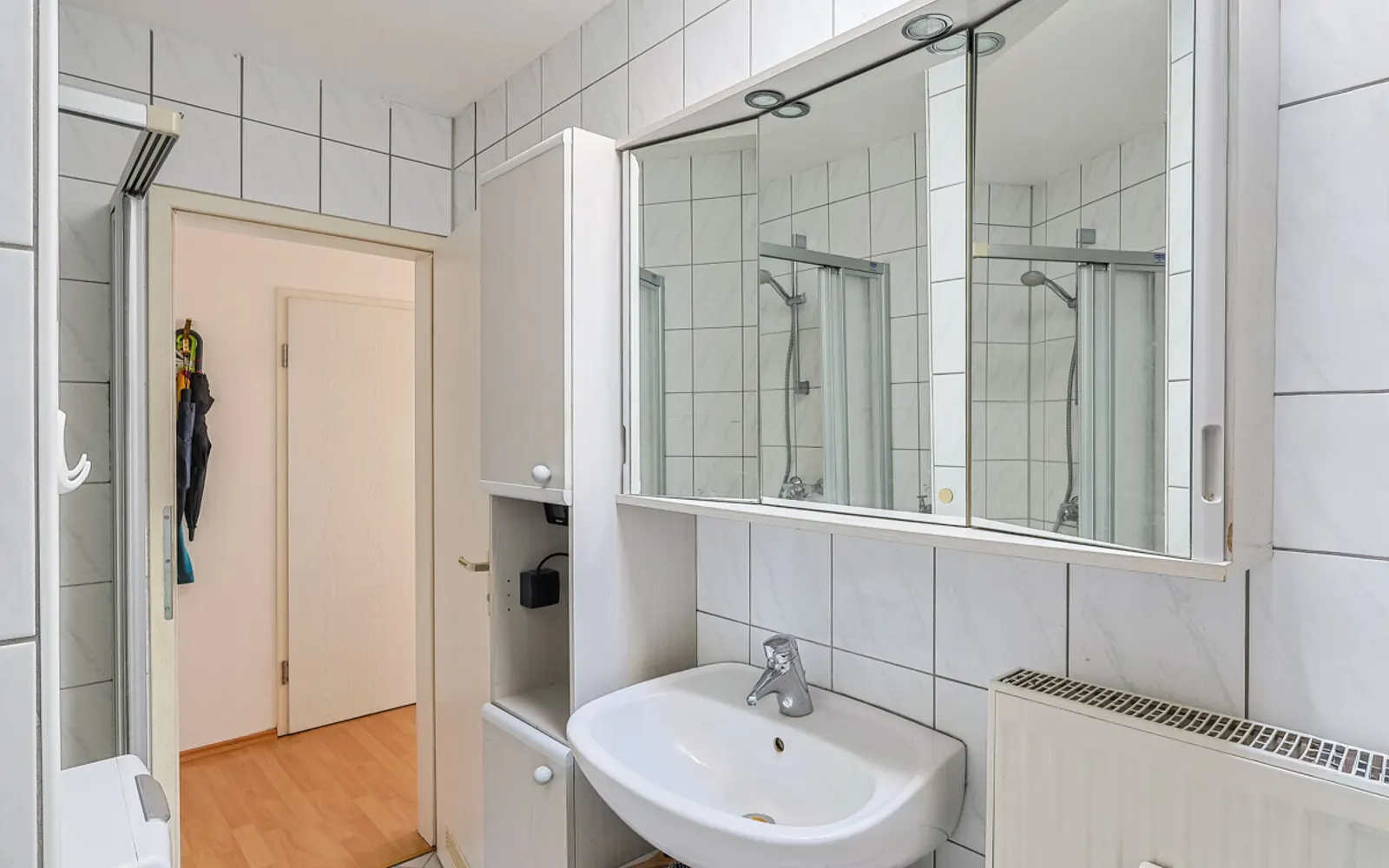 Zweifacher Balkon, viel Licht, viel Platz: Attraktive 3-Zimmer-Dachgeschosswohnung - Bild 12