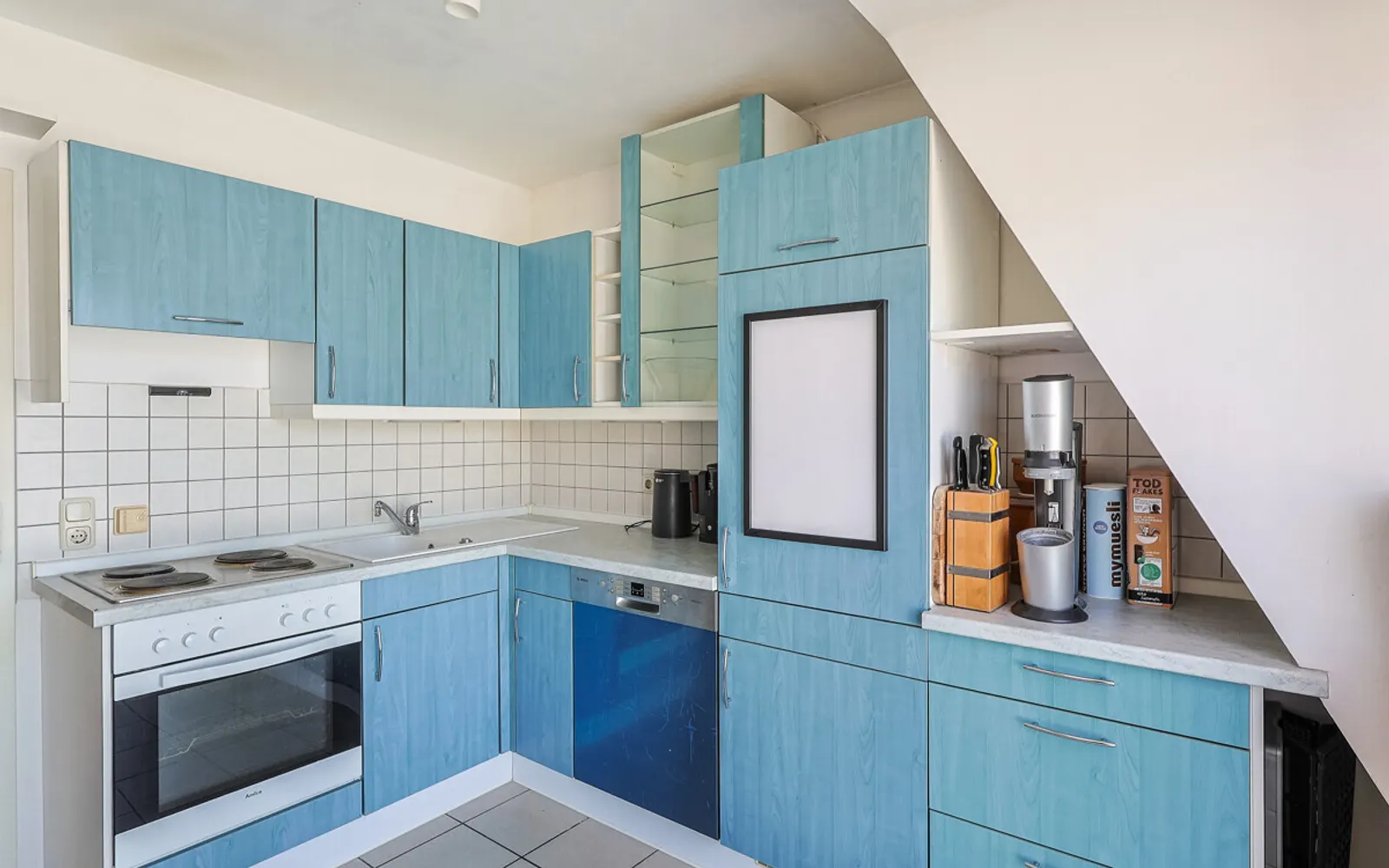 Zweifacher Balkon, viel Licht, viel Platz: Attraktive 3-Zimmer-Dachgeschosswohnung - Bild 8
