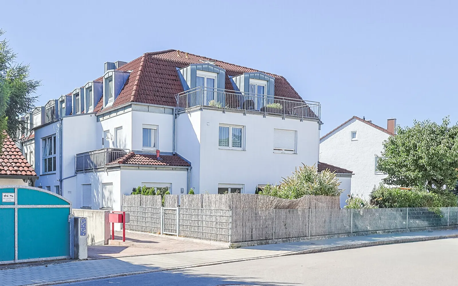 Zweifacher Balkon, viel Licht, viel Platz: Attraktive 3-Zimmer-Dachgeschosswohnung - Bild 1