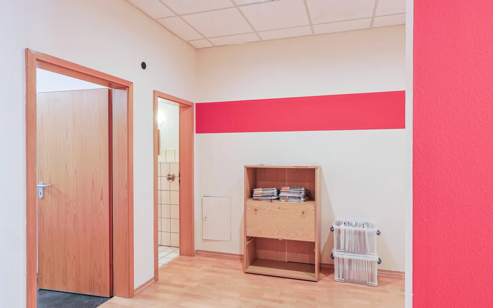 Klein, fein, professionell: Bürofläche mit TG-Stellplatz in der Innenstadt - Bild 9