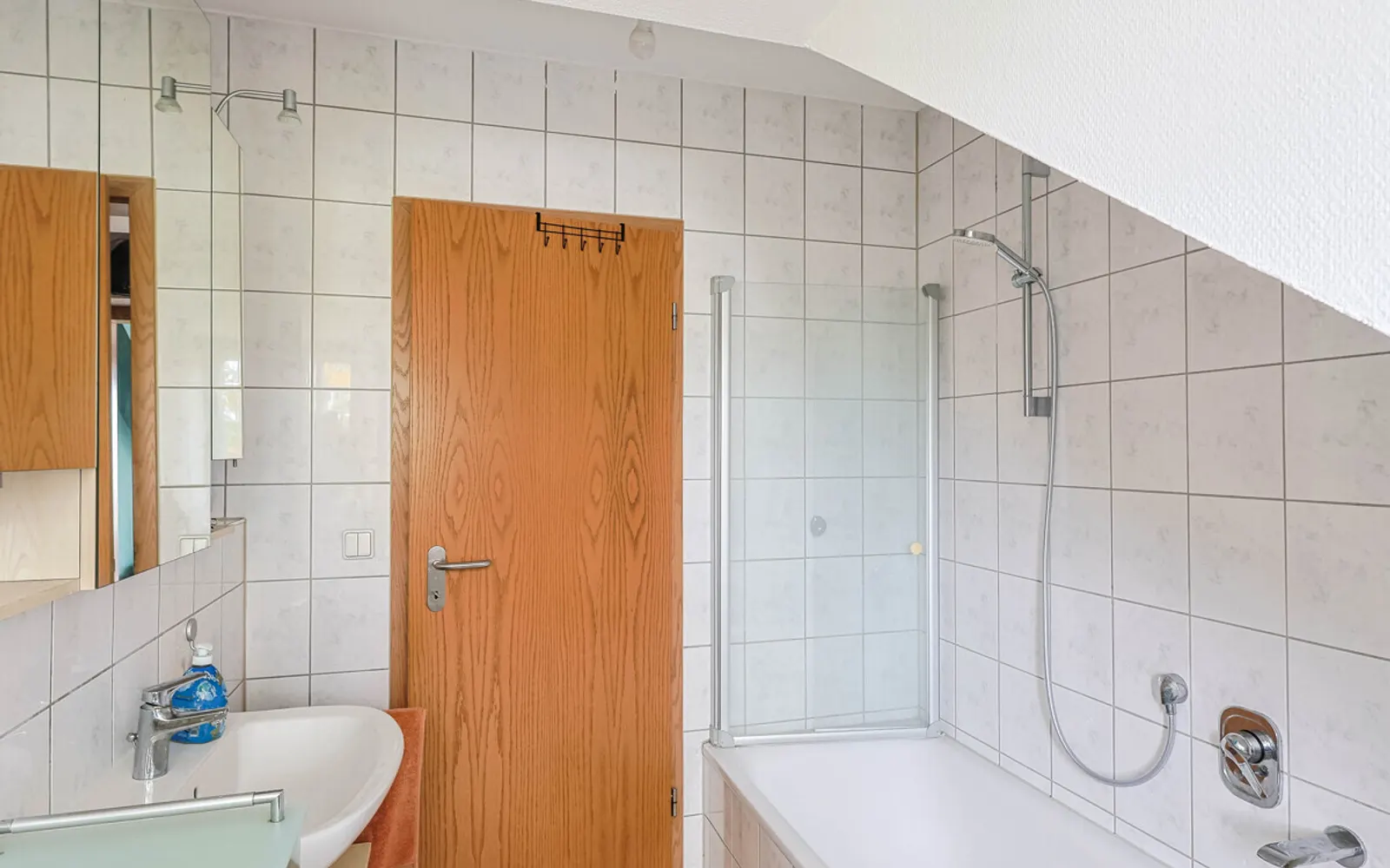 2-Zimmer-Dachgeschosswohnung in gefragter Südlage - Bild 9